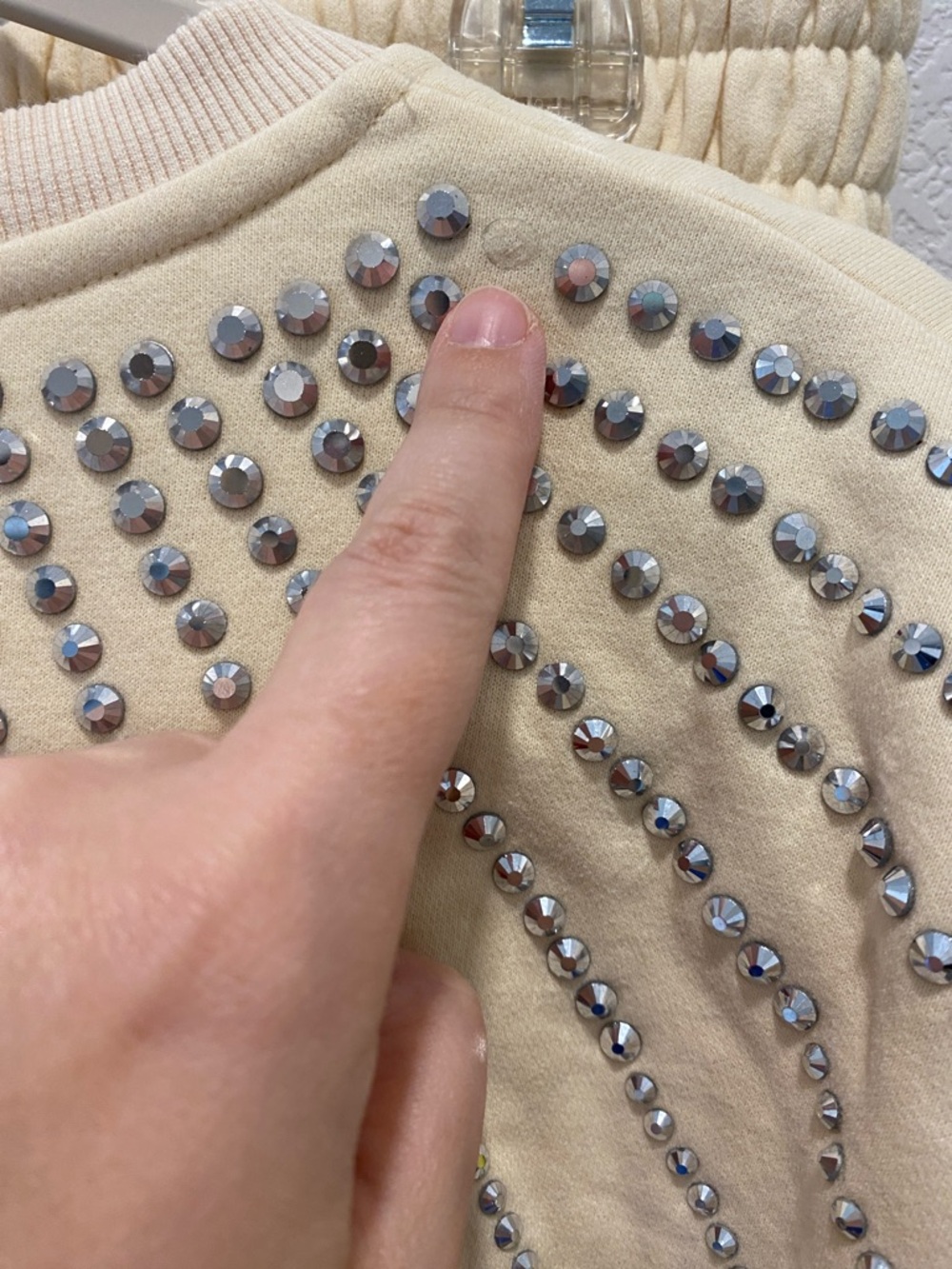 Queen of Sparkles | Beige rhinestone burst bubble set - Picture 6 of 10